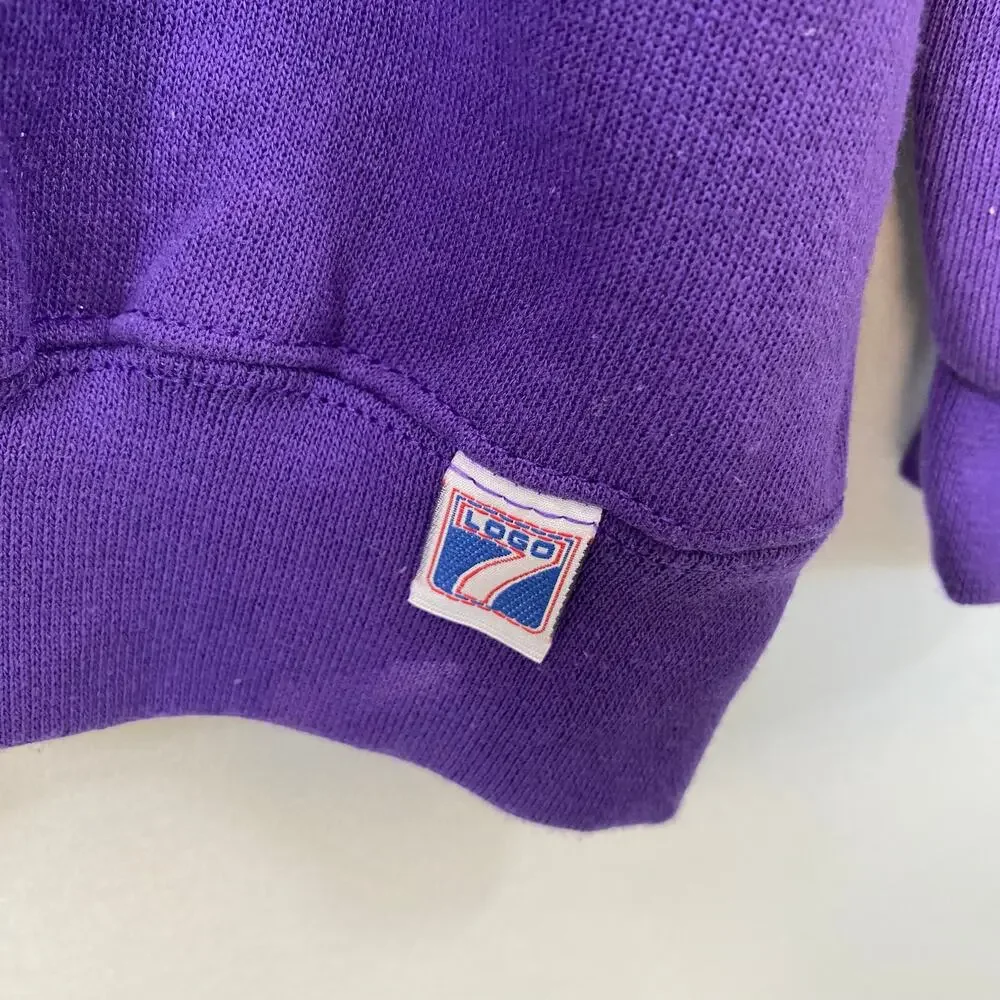 NWT Deadstock women’s vintage Los Angeles Lakers sweatshirt. Size extra large.